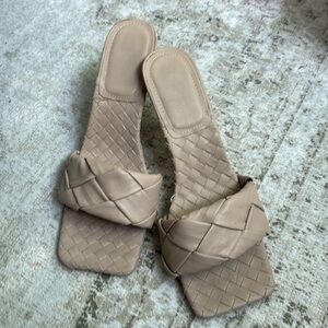 Mules like bottega veneta